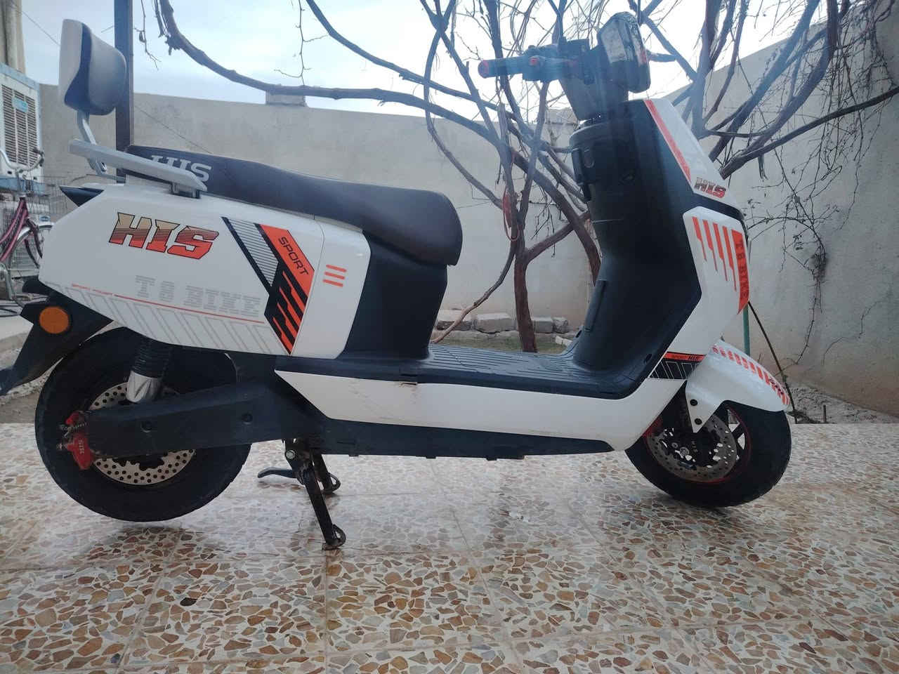 السلام عليكم
دراجه T8للبيع وضع شركه مامبدل بي كلشي

ملف 2500

6 بطاريات دبل 

مستعمل شهرين 

ضد الكسر ضد الماء 

نضام رجوع 

4 نمر 

سرعه  95 تمشيك 85 كيلو 

بريكات دهن 

شرط الفحص كامل قبل الشراء 

السعر 950 عنواني جانب الايمن حي نابلس


**إذا كنت صاحب هذا الإعلان وتريد حذفه لأي سبب، رجاءا أرسل رسالة إلى الدعم الفني**