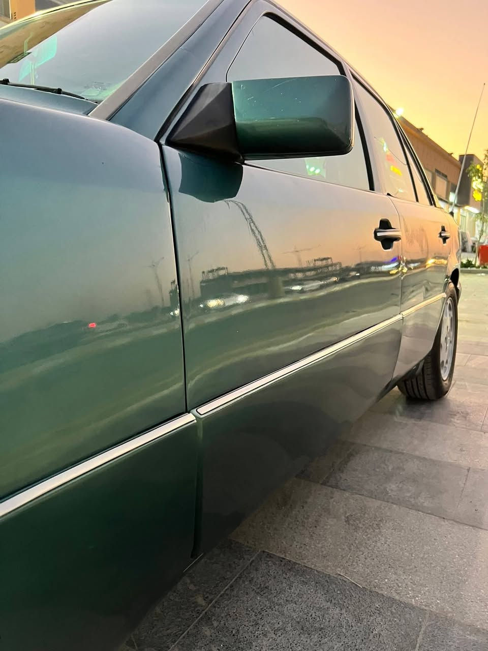 اسلام عليكم. البيع سياره مرسيدس داب حجم 320محرك موديل سياره93..خرطيم المرقوب. سياره كشن كهرباء  دركاه استران كهرباء فتحه سقف كهربائيه كشانه مخمل كامر خلفيه رقم سياره بغداد . مكان سياره فلوجه. السعر 72 مجال بسيط ***********
