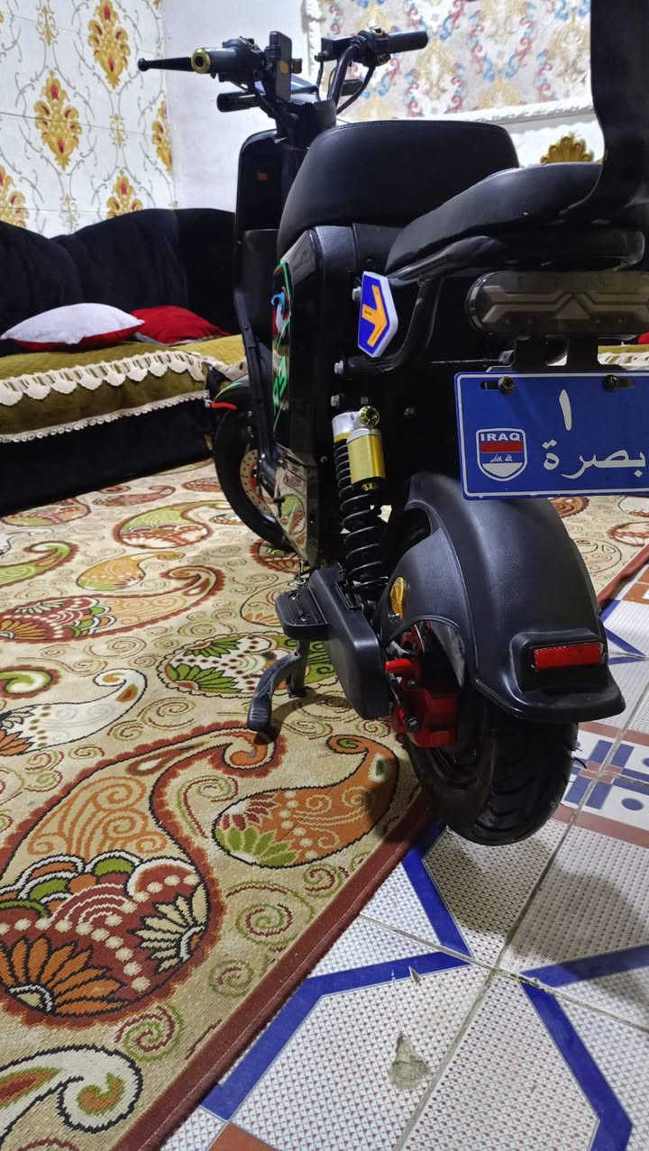 دراجه اللون اسود جديده زلغ ما بيها وغراظها كلهن كاملات سويجات وبصمه وكارت تشتغل عن بعد بطاريات جدد حجم كبير32ولي الاصلي سعر430بصره نواب ظباط مقابل مستشفى العسكري ***********بي واتساب راسلني ادزلك فيديو
