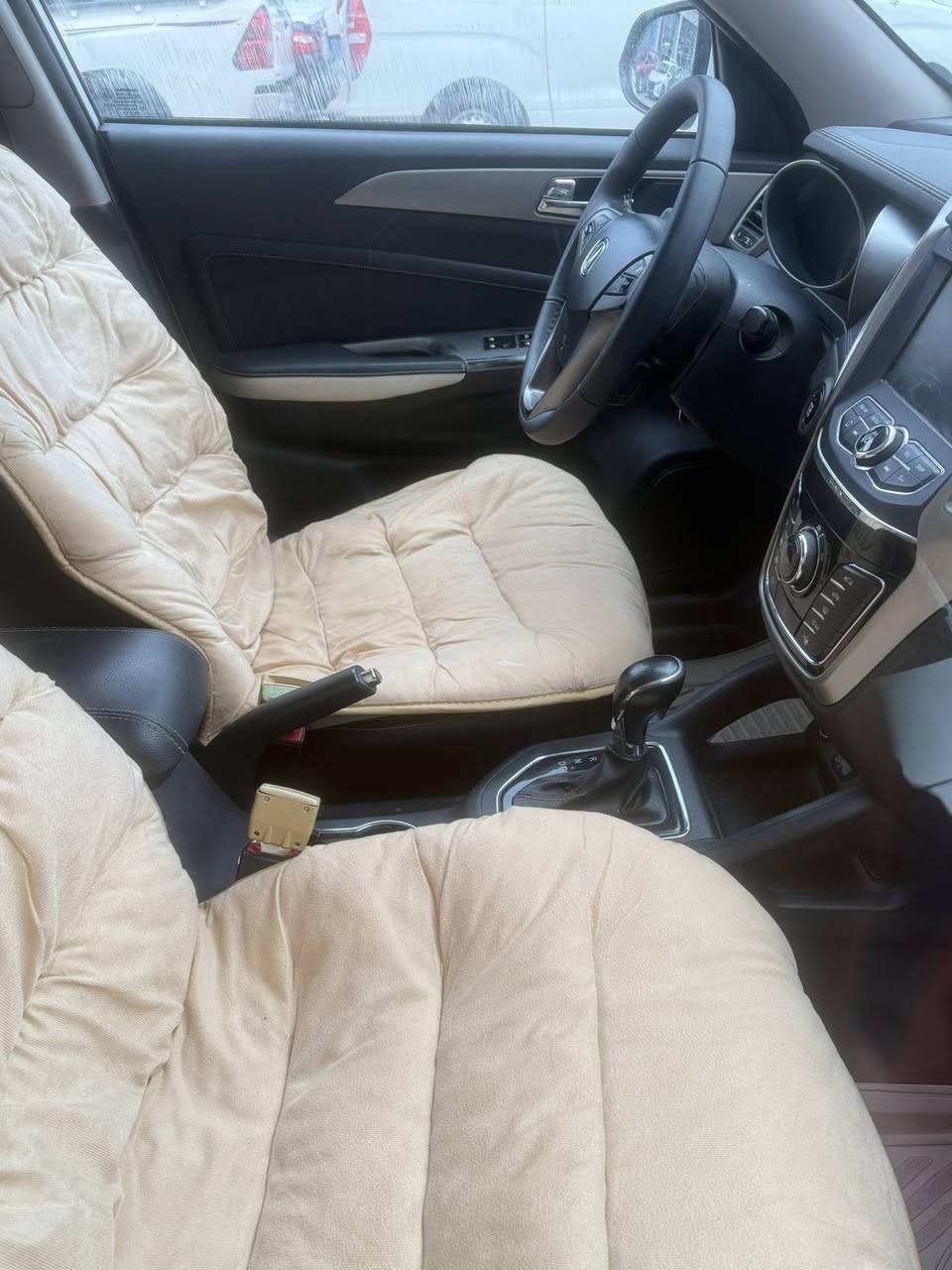 سلام علیكم شانجان S35 مودیل 2019 رقم سليمانيه جديد 2028 مواصفات فول فتحه سلايت كشن ابيض اسود جلد حساسات امامي خلفي كاميرات كير محرك مامفتوح ثلاثه مكانات تعدل بارد بي بدون صبغ تبريد شغال سياره احلي من صوره مكان مكاني اربيل 
سعر ٨٩
رقم موبايل [***********
