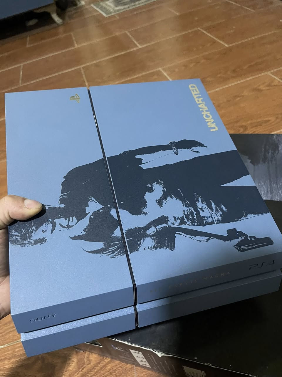 بلايستيشن 4 جديد نضافه فول جوستيك عدد 2 وياه قرص يتضمن 4 ألعاب بل كارتون بل إضافه إلى ubs وياه للبيع السعر 275 الف وبي مجال الاتصال على الرقم *********** او موجود ماسنجر
