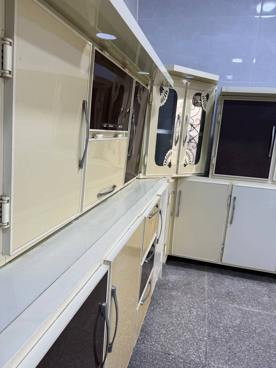 كاونتر المنيوم دوار نضيف جدااا القياس ٨ امتار السنك مرمر مكان للشافطة ومكان للطباخ 
كاونتر المنيوم دوار نضيف جدااا القياس ٨ امتار السنك مرمر مكان للشافطة ومكان للطباخ
السعر مناسب جداً التواصل خاص او الاتصال على الرقم 
***********
