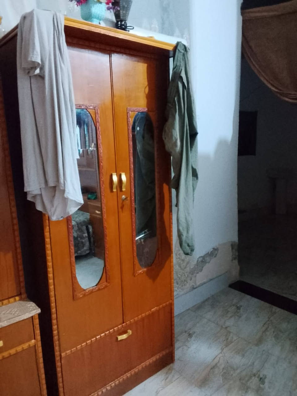 سلام عليكم غرفة كاملة للبيع المكان ديالى تقاطع السادة الهاتف ***********
