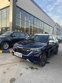 كيا سلتوس موديل 2024  المواصفات فول عدا الفتحه لان السياره تو كلر لوني...