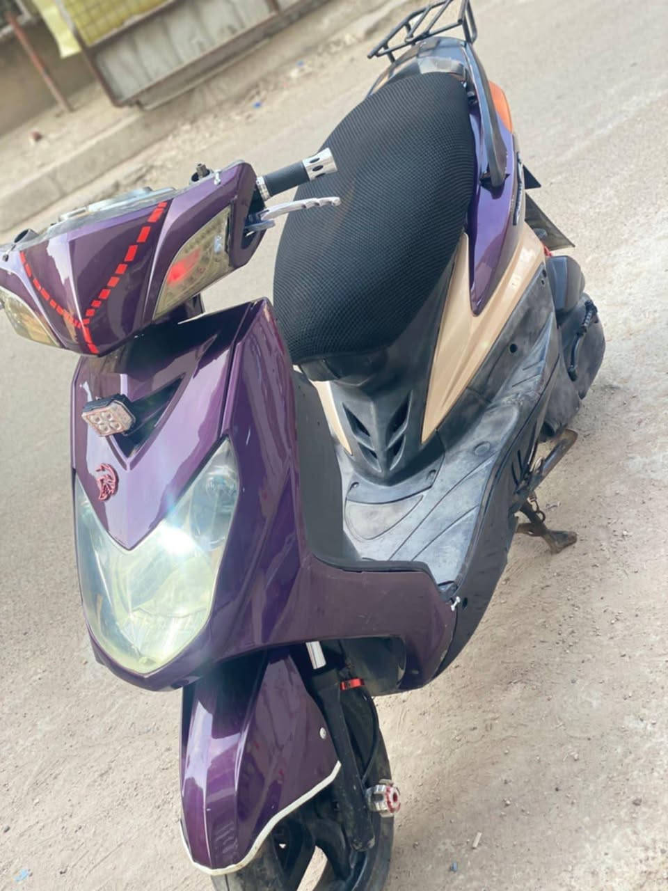 للبيع دراجه سكنس فحل مال رمبه   ماشيه ١٦الف حقيقي كفراته اصليه  محرك بلادي برغي مملعوب بيه كهربائيات كلها شغاله وراقها كامله أوي نقص مابيها السعر (٧٥٠》الف العنوان بغداد الكرخ الاتصال على الرقم ***********
