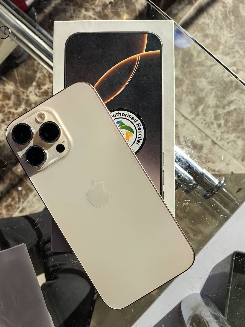 ايفون 16 pro max ماستر كروب بطارية 90%
نضافة 100%
كامل كارتونة وغراض
عنوان شعب
سعر 1300 مليون و٣٠٠ وبي مجال بسيط للشراي
***********
