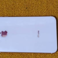 ايفون ٨ بلس • ٦٤ • يحتاج بطاريه