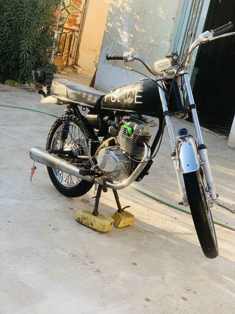 سلام عليكم دراجه للبيع ولمراوس
دراجه نامه مفتوحه بوشه ما عوزها برغي لايت شغال غراض توني شادهن كامله  

السعر 400وبيه مجال قليل

المكان الفهود تقاطع سيد يوشع

***********
