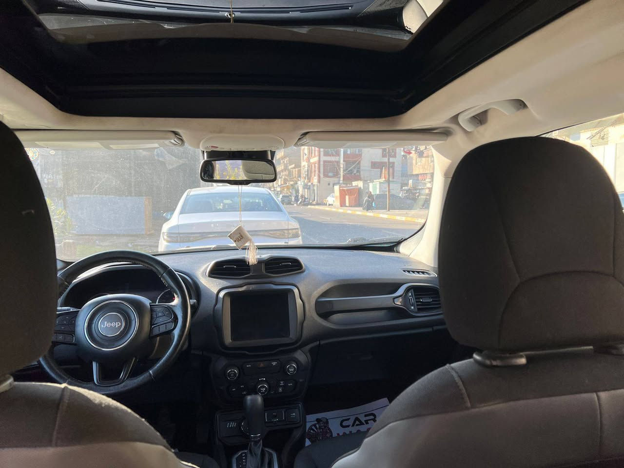 سلام عليكم للبيع جيب رنكد موديل 19 سياره جديده بمعنى الكلمه وارد امريكي حادثها جاملغ الايمن والجاملغ الخلفي بارد فقط مكفوله من الزلغ السياره رقم اربيل تحويل ثاني يوم السياره فووول مواصفات محرك كير كفاله تخم تاير جديد تبريد تدفئه بالباكيت كامله على اخر حبايه السياره معروضه ب115 وبيها مجال مكانها بغداد حي القاهره للاستفسار الاتصال  ***********
