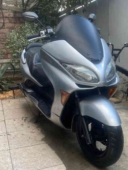 السلام عليكم فورزه 09كرستال للبيع دراجه حلوه نضيفه مكينه مكفوله. بصمه كهربائياته كله شغاله حساسات شغاله كير اني لاغي بس موجود عندي الي يريده وياهه اي شي ما مبدل بيه دراجه جديده. نقصه فقط تريشه نكسرت عندي اليمنه بكاني بغداد الشرطه الرابعه السعر 960 رقمي ***********
