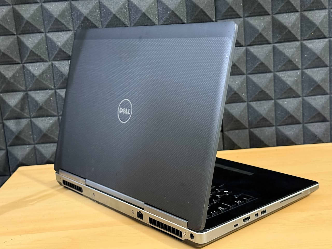 لابتوب دل وركستيشن
بكرت شاشة خارجي منفصل 8 كيكا نوع p4000
معالج  :i7/6th/HQ
رام 16 كيكا
هارد 500 ssd

السعر 530 الف ديوانية, القادسية


**إذا كنت صاحب هذا الإعلان وتريد حذفه لأي سبب، رجاءا أرسل رسالة إلى الدعم الفني**