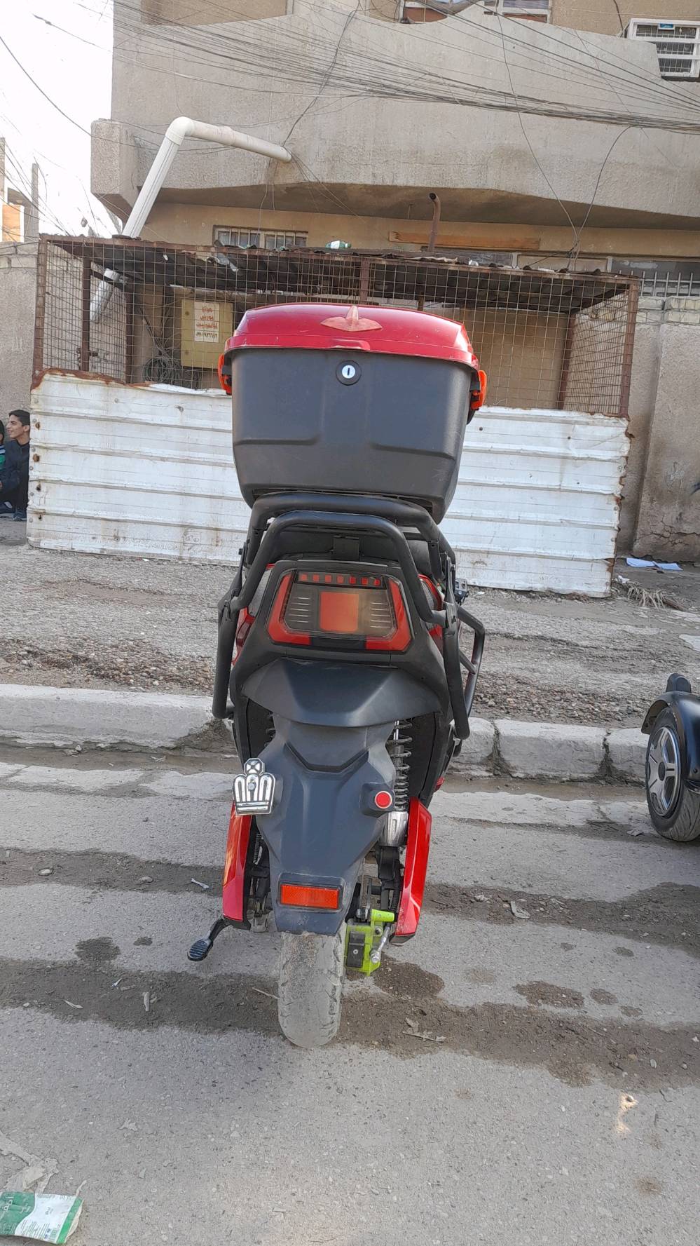 
شنو موديل الدراجة وسنة الصنع؟: 
موديل 2025
وين موقعك لليحب يشوف الدراجة؟: 
بغداد الشعب 
بيها أي أعطال ميكانيكية أو كهربائية؟: 
مابيها اي نقص
شنو سعر المطلوب للدراجة؟: 
800الف 
هل أكو مجال للتفاوض على السعر؟: 
ان شاءلله 