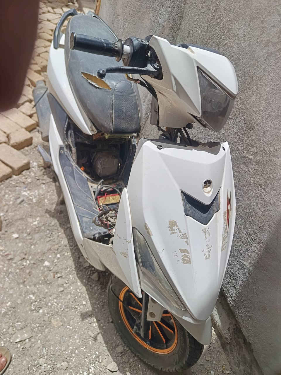 السلام عليكم 
دراجة FS مكينة نفس الجي فور 
دراجه شغالة سلف
 بيه تبخير ونقص بيه شكم قطعه كفر 
تايرات جدد 
السعر 150 وبيه مجال  
***********
