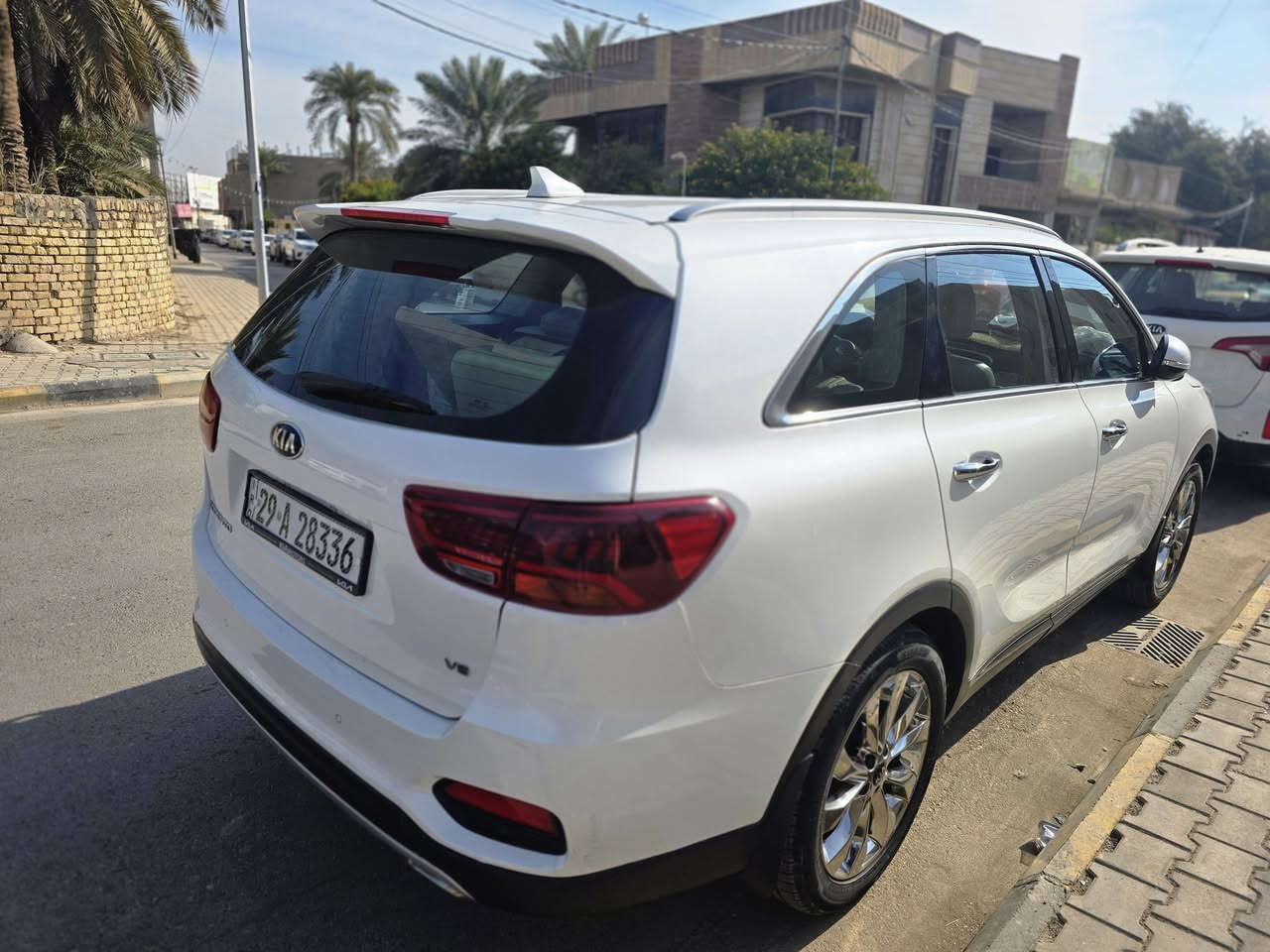 السلام عليكم
 سورنتو خليجي موديل2020
رقم واسط 
 بارد بسيط بالجنطة  

■ محرك 6 سلندر 
■سبعة راكب 
■بصمة تشغيل و بصمة ابواب
■شاشة كبيرة
■كاميرا خلفية 
■حساس امامي
■حساس خلفي
■تبريد ثلاث قطع 
■كراسي كهربائي امامي
■بردات خلفية 
■مري شفط
■اشاير بالمري
■اناره ترحيب 
■لد امامي بلادي 
■ويل كروم 
■درايف مود ايكو سبورت و نورمال و سمارت 
■تحكم ستيرن ماشيه 89000 حقيقي 
العنوان واسط/الكوت
السيارة بأسمي 
السنوية جديدة
♡ مشروع وطني
 السعر 270$  
***********
