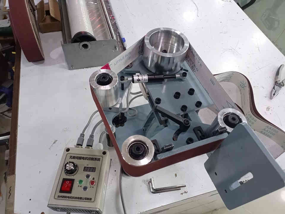 كود 45668
سنفرة شريطية كهربائية مصنوع من سبائك  حديد ثقيل  قياس شريط 915*50ملم متوفرة بقوة مأطور 750W  و 1200 W  يفتر اتجاهين تحكم بالسرع من 200 الى 2000  جودة ومتانة جدا عالية اسعار كما يلي 
300 الف سعر ماطور 750 W
350 الف سعر ماطور 1200W 
سعر اشرطة: 3 الف
اشرطة متوفرة بخشونات مختلفة 
للحجز والاستفسار راسلنا على واتساب *********** او ***********
