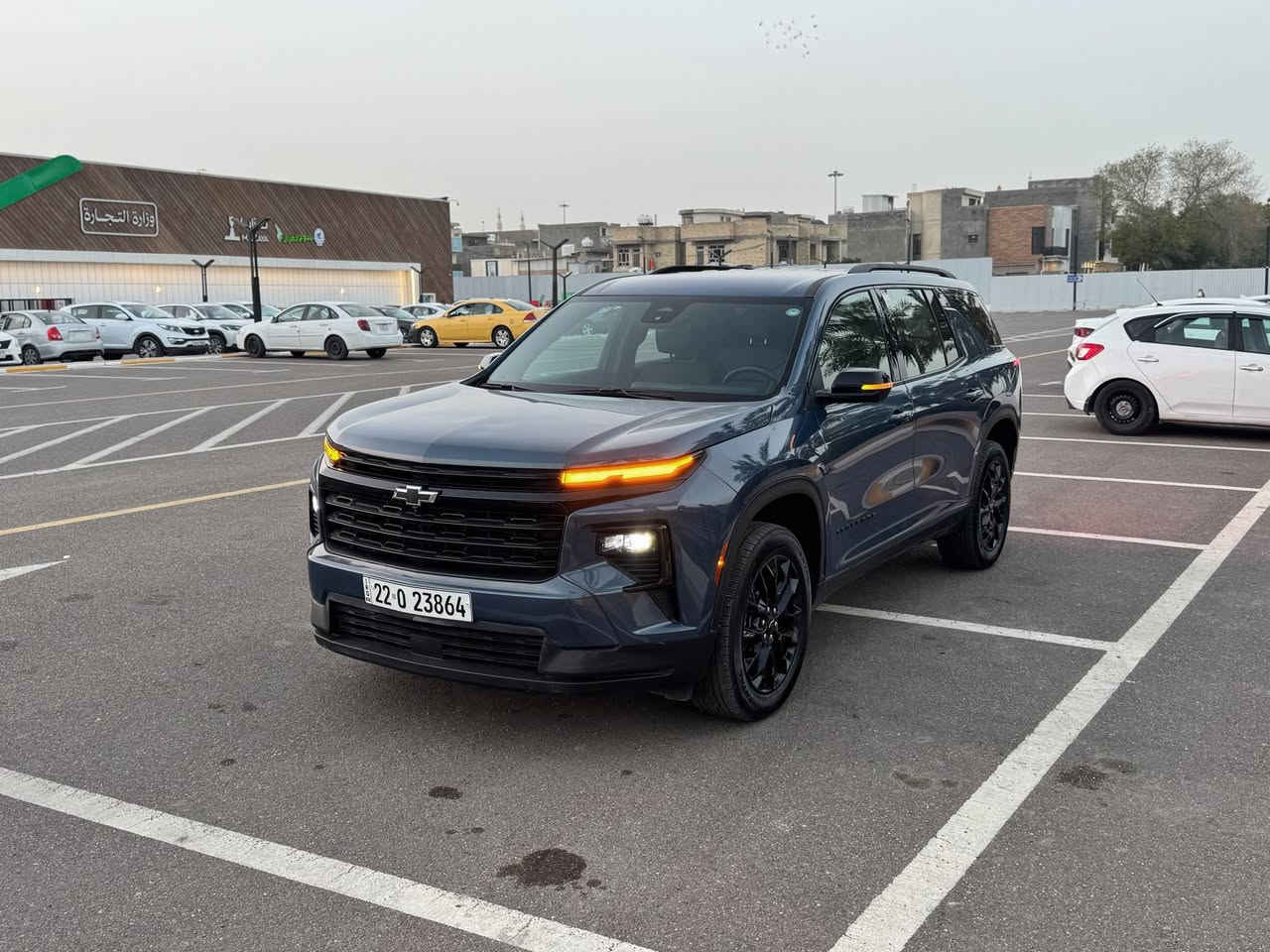 ترافرس 2024 الجديدة كليا ( لون مميز )
CHEVROLET TRAVERSE LT BLACK EDITION 2024

فئة البلاك اديشن تجي شباك ويل كتابات علامات وحتى علامة البصمه تجي كلها باللون الاسود 

دخول وترقيم جديد قبل كم يوم  ترقمت باسمي 
فول مواصفات للأخير عدا الفتحة 
ماشية 16 فقط بعدها ع مشي امريكا
دخول وترقيم جديد قبل كم يوم  ترقمت باسمي 
 
حادثها جدا بسيط وسطحي بدون دواخل وموضح بالصور جاملغ وشبرين بالبنيد فقط طختها بسيطة  شواصي لغود كلها مكفولة وعندي بيها سونار 

المواصفات : 
كشنات vip منفصل -  4 كاميرات (360) - رادارات 360امامي خلفي جانبي - كشنات جلد - تدفئة كشنات - تدفئة ستيرن  - صندوق كهرباء - تشغيل عن بعد - نقاط عمياء  - كشن كهرباء - حساسات  - تحديد مسار - اوتو ستوب - توقف ذاتي عند الاقتراب من السيارات من الامام والخلف والجوانب - نظام ترحيب عند الاقتراب - قفل تلقائي - اشاير بالمري - هيتر بالمري - سايد بريك بصمة - 3 وضعيات قيادة - مناخ منفصل - فول تحكمات ستيرن - اضاءة العالي اوتو - منظومة زنون بلادي
شاشة كبيرة بيها هواي خصائص وتحكم كامل بالسيارة من خلالها وتكدر تنزللها تطبيقات من المتجر مالتها 
٧ راكب - ٣ قطع تبريد وبقية مواصفات الفول ….

بمحرك 2500 تيربو جارج اقتصادي وسريع بوضعيات قياده
اجتي وياها بصمات عدد ( 2 )

‏‎السيارة جديدة بمعنى الكلمة وبالواقع بعد احلى ومصلحها تصليح درجة اولى ومابيها نقص برغي جاهزة للأخير واي گلوب مامشتغل بالدشبول وترايها مال زيرو وكل التفاصيل مذكورة بالكامل 

السعر :  (  339  ) وبيها مجال
مكاني بغداد  
اي استفسار هذا رقمي 
***********
