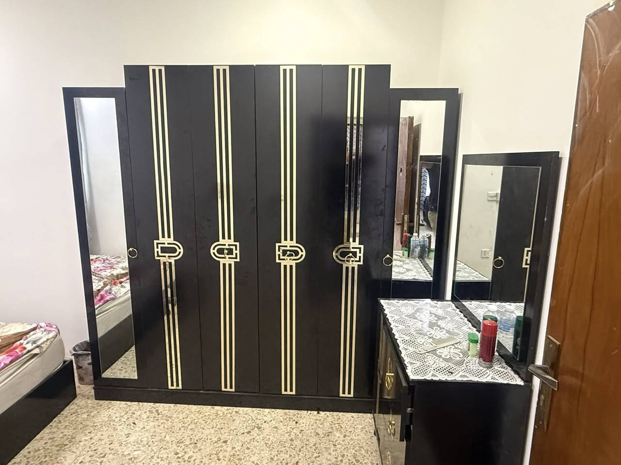 سلام عليكم اغراض بيت نضيفه للبيع للتواصل على لرقم ***********كل حاجه بسعر اوبيع كامل
