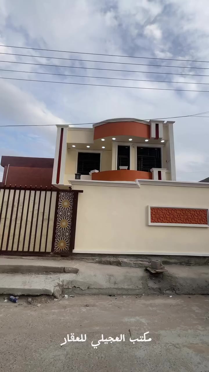 دار للبيع في منطقة البانروما المساحة 250 متر 
طابو ملك صرف يبعد عن الشارع العام 50 متر او اقل 
***********
