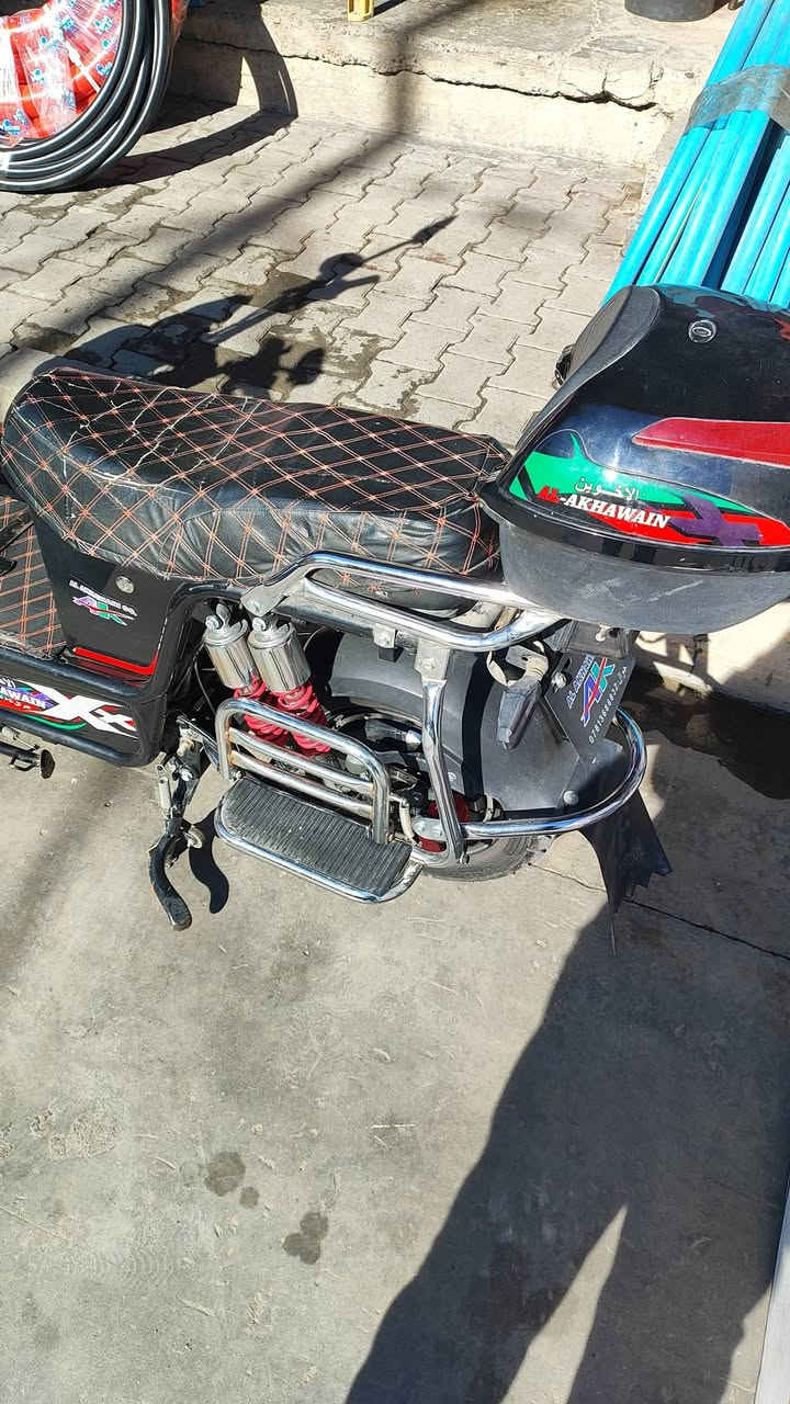 سلام عليكم دراجة جبلي الاخوين موديل 2024 للبيع الدراجة نضيفه واحله من الصور دبل سويج دبل ريمونت فقط البطاريات نصف عمر للاستفسار على الخاص او على الهاتف/ ***********/***********
