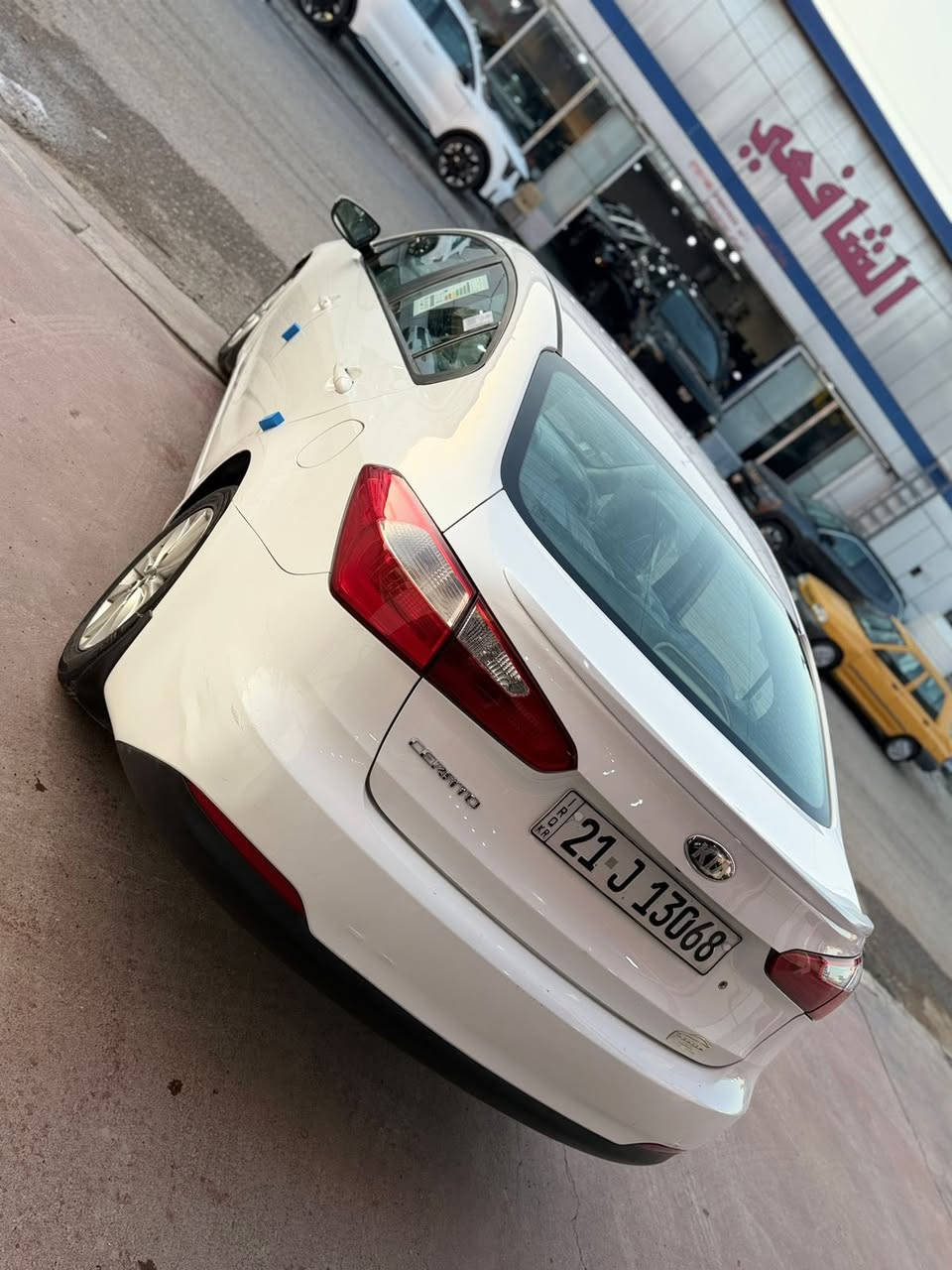 للبيع سيراتو خليجي محرك1600
دوش
بيها صبغ قطعتين
شاشة
كامرة 
السيارة جاهزه صدر تخم تاير 
السعر  109 الاتصال 
***********
