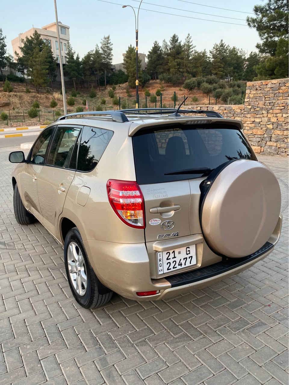 سەرەتا بە ناوی خوای گەورە و میهرەبان

تۆیۆتا راڤفۆر Rav4
مۆدیل ٢٠١١
مواسفات کەنەدی فول فول مواسفات قەپات ناو زەردە و دەبڵ اکسل و سپێر لە کۆڵ و سڵایدە و حاسەیە و سوکان ڤۆلیۆم و تەعدید سرعە و گیر تۆماتیک و ٤ بستۆنی بیلاد گیر و مەکینە کامری مەرخوب و ویل کەپە و قفل مرکزی و دەبل گیچ و ٤ ایرباگ و جام کارەبایی و ئۆتۆیە و سیستەمی ABS و زۆر مواسفاتی تر..!
نموونە لە جوانی و پاکی
گیر و مەکینە و دەبڵ اکسل و کارەبایی و تەقە و رەقە و تندوتۆلی بەشەرت
گیر و مەکینەی بەشەرت مەکینە مەرخوبی بیلاد کامری
١٧٠ هەزار کیلۆمەتر حەقیقی رۆشتووە
سەیارەکە ٣ پارچەی پەمپە لەسەر ساخی بی ناوگرتن و بی کاڵبوونەوە و بێ دەعم و بێ لیدران
دەعم و لیدراوی نیە بەشەرت پیش و دوای کەپسە
سەقف و شان و چواردەوری زۆر جوان و پاک ماوەتەوە
٤ تایە و ویلی لۆکی بیلادی لە ژێرە
رەقەم و سەنەوی و ژینگە و بانی تا ٢٠٣١ تازەیە و بە ناوی خۆمانەوەیە و تەحویل و خرامە و بە ناوکردن بەشەرت
سەیارەکە ماڵانە و کامل سێرڤس کراوە و رۆنی گیر و رۆنی مەکینە و کامل شلەمەنیەکانی گۆراوە
ماڵی دۆستە و دیناریک مەسروفی نیە 
بۆ عەیب و عار و مەسروف پرسیار مەکە.!
شوین// هەڵەبجەی شەهید
سعری// ١٠٣ گڵا مجالیکی برایانە

کۆرەک// ***********
ئاسیا// ***********
واتساب و ڤایبەری لەسەرە.! حلبجة, السليمانية
