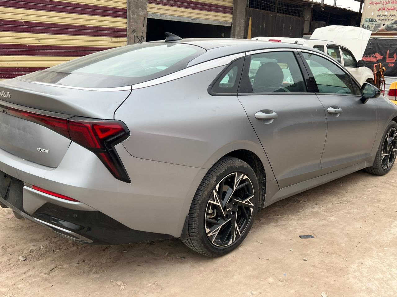 K5 GT LINE 2025
للبيع دخول جديد حادث كما موظح بالصور باقيله فقط صبغ السيارة على حادثه من امريكا تعمل وتسير بدون ايرباك بدون دواخل لا لغد ولا شاصي 

اللون الجديد المات 
فول مواصفات 
محرك 2500 تنفس طبيعي 
ماشيه 18 الف كم 

***********
