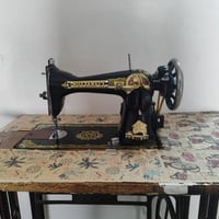 مكينة • ميز