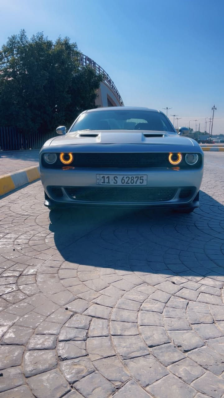 السلام عليكم دوج جالنجر للبيع موديل 2020 السياره SXT بلاس مواصفات
فتحة سقف ويل 20 

كشن حار بارد 

حادث السياره جاملغ وباب 

شاشه كبيره كامره 

حساس خلفي 

رادار جانبي 

يعني السياره فول مواصفات 

مكان السياره بغداد 

سعر السياره 183 وبيه محال بسيط 

رقم صاحب السياره 

***********
