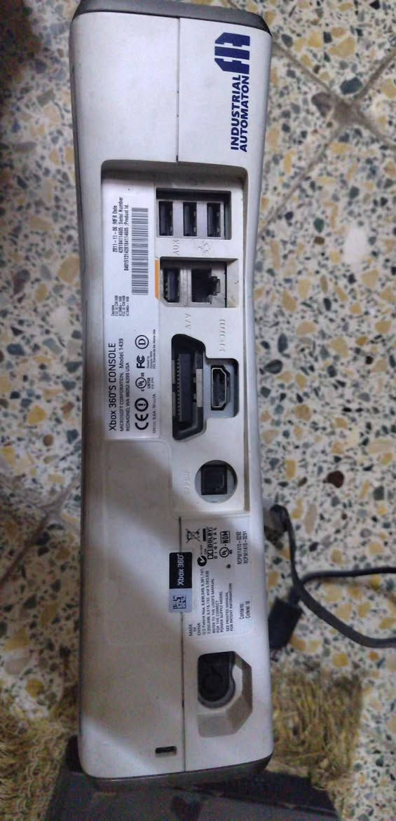 السلام عليكم
عندي جهازين xbox للبيع
الأول xbox one s 1T
ملحقاته كامه و كارتونه و يده ( الكير الايسر بي درفت بسيط) الجهاز نظيف و ممفتوح ضمان
بي حساب يحتوي ع العاب من ضمنها
COD BLACK OPS 2
COD BLACK OPS 3 بيها خرائط ٥ مال زومبي مشتريهن
السعر ١٥٠ قفل

الجهاز الثاني xbox 360 نسخة Star wars ٣٢٠ كيكا
ملحقاته كامله عدا الكارتونه الجهاز ابد ممفتوح ولا مصلح
اليده الذهبيه الاصليه و ٣ يدات اضافيه
كاميرا العب (كنك)
و مجموعه من الاقراص
السعر ١٢٥ قفل
العنوان بغداد / تجي تفحص كدامك وتاخذ 
الي يفيده يراسلني خاص او يدخل ع ماسنجر ***********
