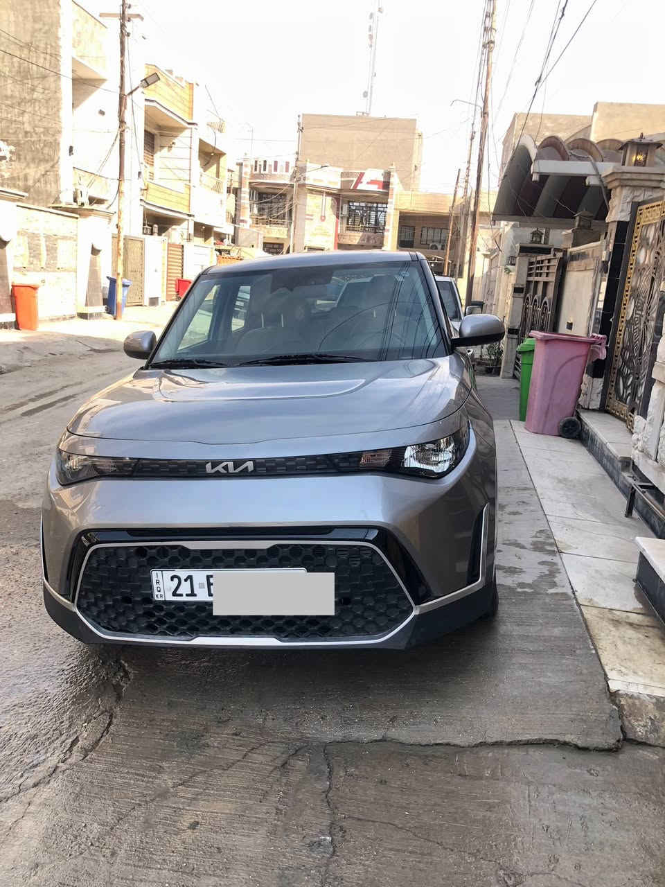 السلام عليكم كيا صول  وارد امريكي موديل ٢٠٢٣ للبيع السعر ( ١٥٨) وبيها مجال للشراي رقم سليمانية بأسمي تحويل ثاني يوم حادث ربع دعامية امامية فقط مع كلير من امريكا قطعتين  صور الحادث بالمنشور ماشيه ٢٢٠٠٠ميل محرك ٢٠٠٠ دوش مواصفات ويا كب رادات اماميه وجانبيه كامرة شاشه كار بلي توقف ذاتي اوتو ستوب كروس تحديد مسار وهوايه مواصفات اتصل افهمك باقي التفاصيل الاتصال ع رقم واتساب ( ***********) مكاني بغداد الدورة - الشرطة / ابو الطيارة
