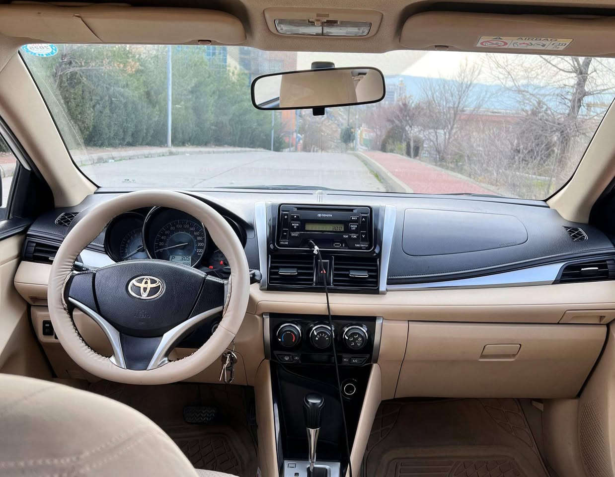 تۆیۆتا یارس 2015
مەکینە بچوک ناو زەرد 
ڕەنگی سپی بەفری 
بێ بۆیاخ تەنها کەمێک کارتی هەیە 

سعر لە کۆمێنت داوابکە ڕاستەخۆ بۆت دیت 📩 

سەنەوی و ژینگەی تازەیە بەناوی خۆمەوەیە
چوار تایەی تازەی بۆ بەستراوە 

ژمارەی خاوەنی 
***********
