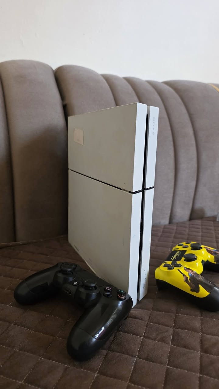 بلي فور مهكر باندل ابيض حيل حيل نظيف يحتوي على 7العاب قويه مثل بيس وفيفا ويحتوي على 2 جوستك وغراضه كلة بلادي شرط الفحص السعر 270وبي مجال للطيبين توصيل جميع المحافظات متوفر ***********
