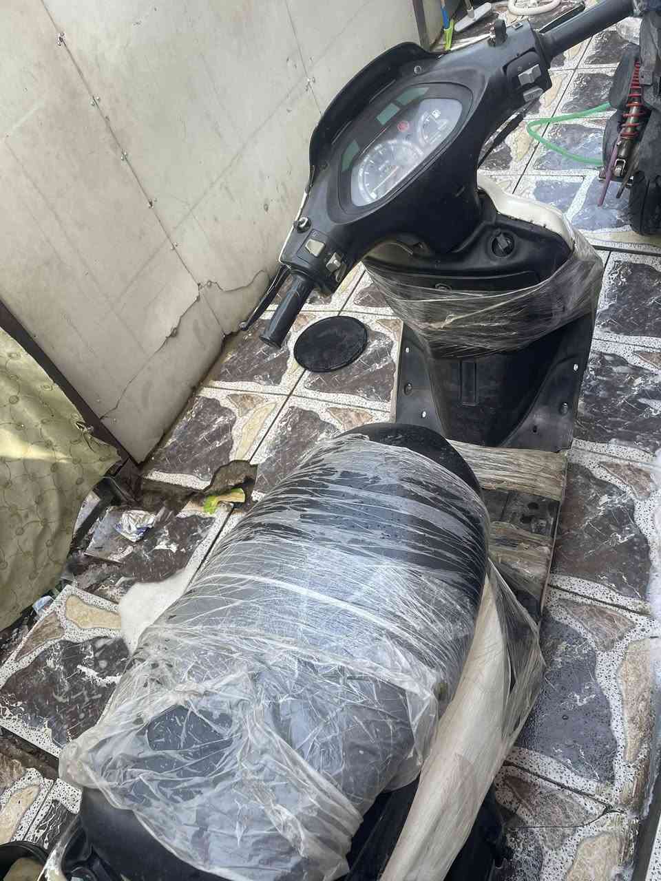 السلام عليكم دراجه يوماها فورتي سرعه ١٤٠ للبيع الدراجه نضيفه شلعه ومعدل فول مكينه ناعمه لاتبخيرولانضوح ولاتنقيص شغاله سلف وهندر كهربائياته كله شغاله تايرات جددت دراجه كامله السعر٢٥٠ الرقم *********** المكان حي الجهاد
