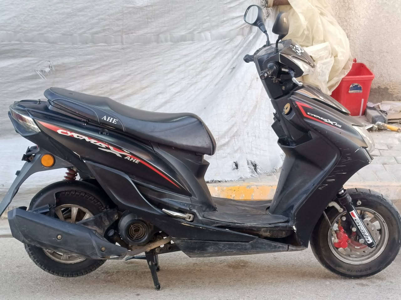 سكنز موديل 23للبيع السعر 350وبي مجال مكينه مفتوحه ناعمه نكره سلف كهربائيات شغاله  ***********
