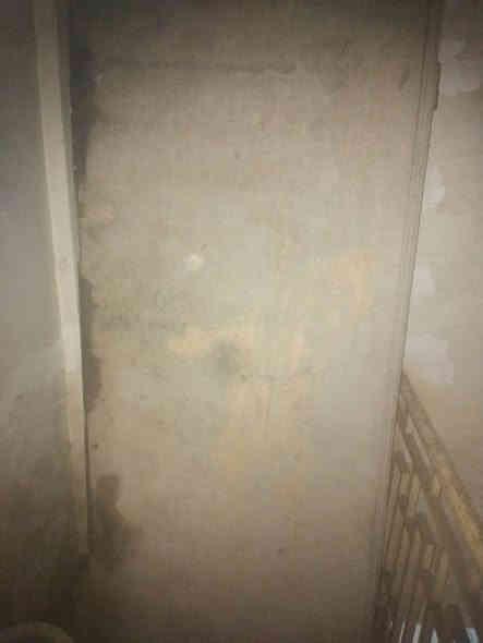 سلام عليكم بيبان مستخدمه للبيع هذا رقمي *********** بالعماره بيبان خشب
