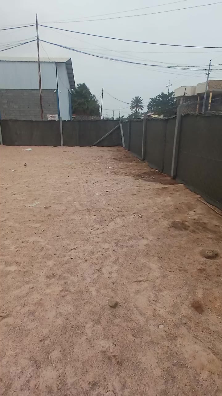 السلام عليكم عرصة للبيع مكان كوفة علوت الفحل على شارع العام مساحة العرصة ٢٠٠ متر رقم*********** صاحب القطعة اني مكلف بل نشر
