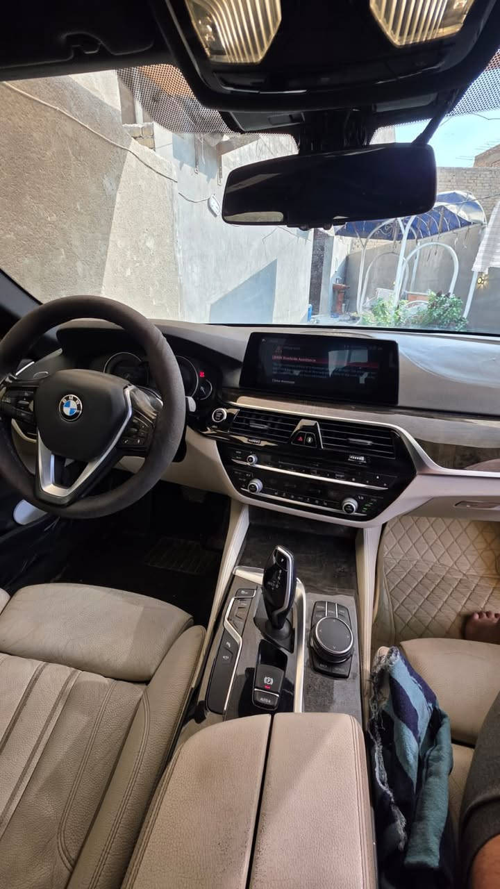 السلام عليكم  530i
Luxury line 2019 السياره هواي بيها مواصفات وهاي الفئه معروفه ماشية تقريبا 65 ميل الحادث جاملغ خلفي ورقم الشاصي موجود تگدر تجيك مصبوغه حزام السبب جان بيه افلام حمايه ومن شالو گشر صبغها گير ومكينة خير من الله الشراي شرط الفحص والقناعه وبي خير ويدلل رقم بغداد بعض المواصفات الاساسيه 
  المحرك
4 سلندر Turbo 2.0L
القوة
حوالي 245 حصان
النقل
أوتوماتيك 8 سرعات
فخامة داخلية – نظام ملاحة – LED – حساسات – كاميرا
السعر : 245 ورقه 
للاستفسار الاتصال :*********** + ***********
مكلف بالنشر
