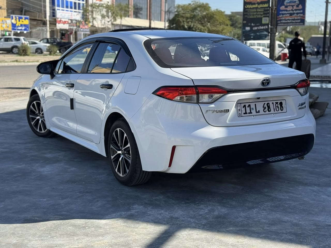 كورلا موديل 24 هايبرد فول 1/1 داخل احمر
السياره ماشيه 30 بعدها ع وضع الشركه مكفوله
كشنات جلد احمر
سلايد روف 
بصمه
تبريد شاشه
ويل كب 
محرك 1.800 
تحكم ستيرن 
و لد امامي و خلفي 
السياره مكفوله كفاله عامه 
مكاني بغداد حي الخظراء رقمي ***********
