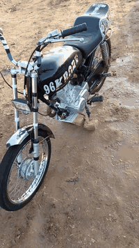 سلام عليكم دراجة للبيع نامه صارلي 15يوم شاد محرك الشراي يتصل ***********
