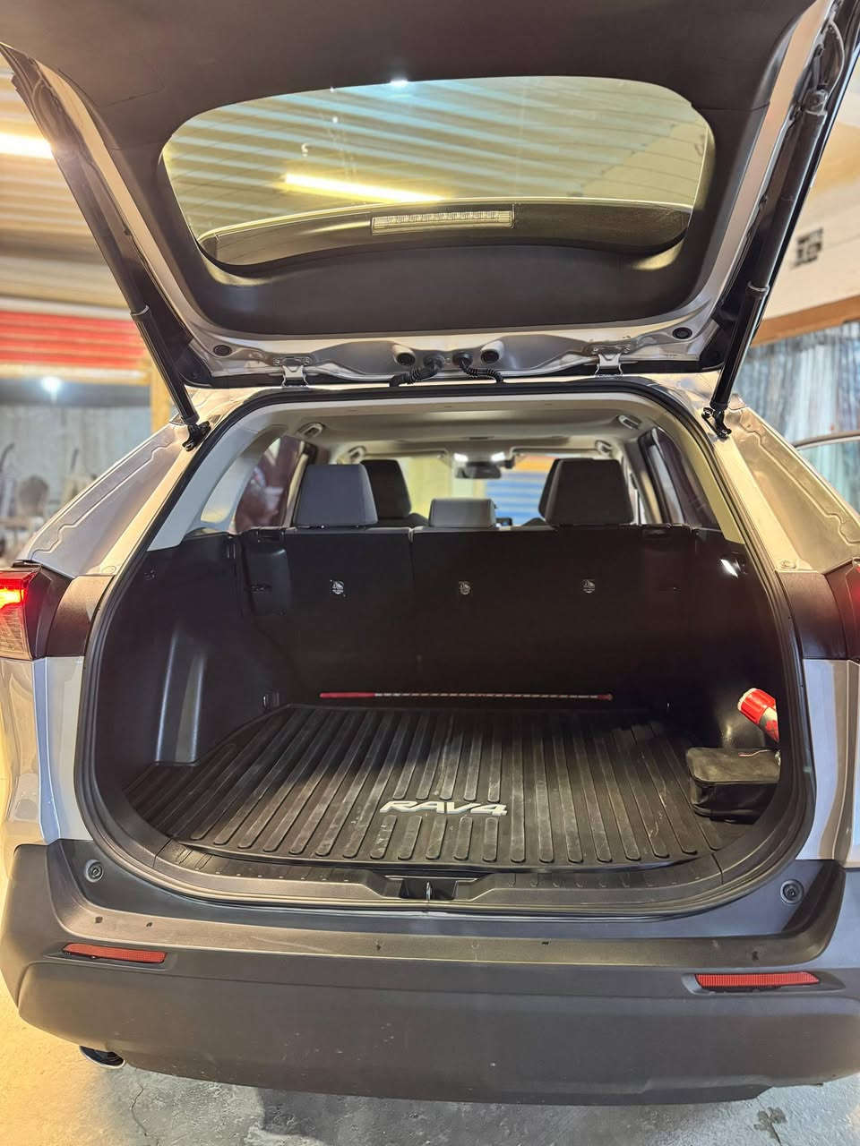 راف فور  هايبردXLe فتحه بصمة اكشانه تدفئه ستيرن تدفئه نقطه عمياء بالمري الجنطه كهرباء تحكم استيرن 
ماشيه ٣٥ الف ميل 
صورة الحادث موضح بالصورة  والسيارة بأسمي تحويل ثاني يوم  للاستفسار الاتصال على الارقام التالية 

*********** ابراهيم 

***********  الحاج احمد
