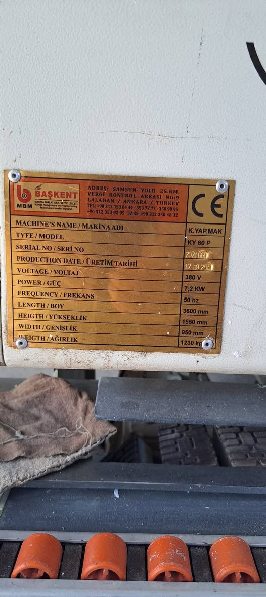 سلام عليكم لاصقه للبيع تركي موديل  2023 السعر  65 رقم الجوال  ***********
