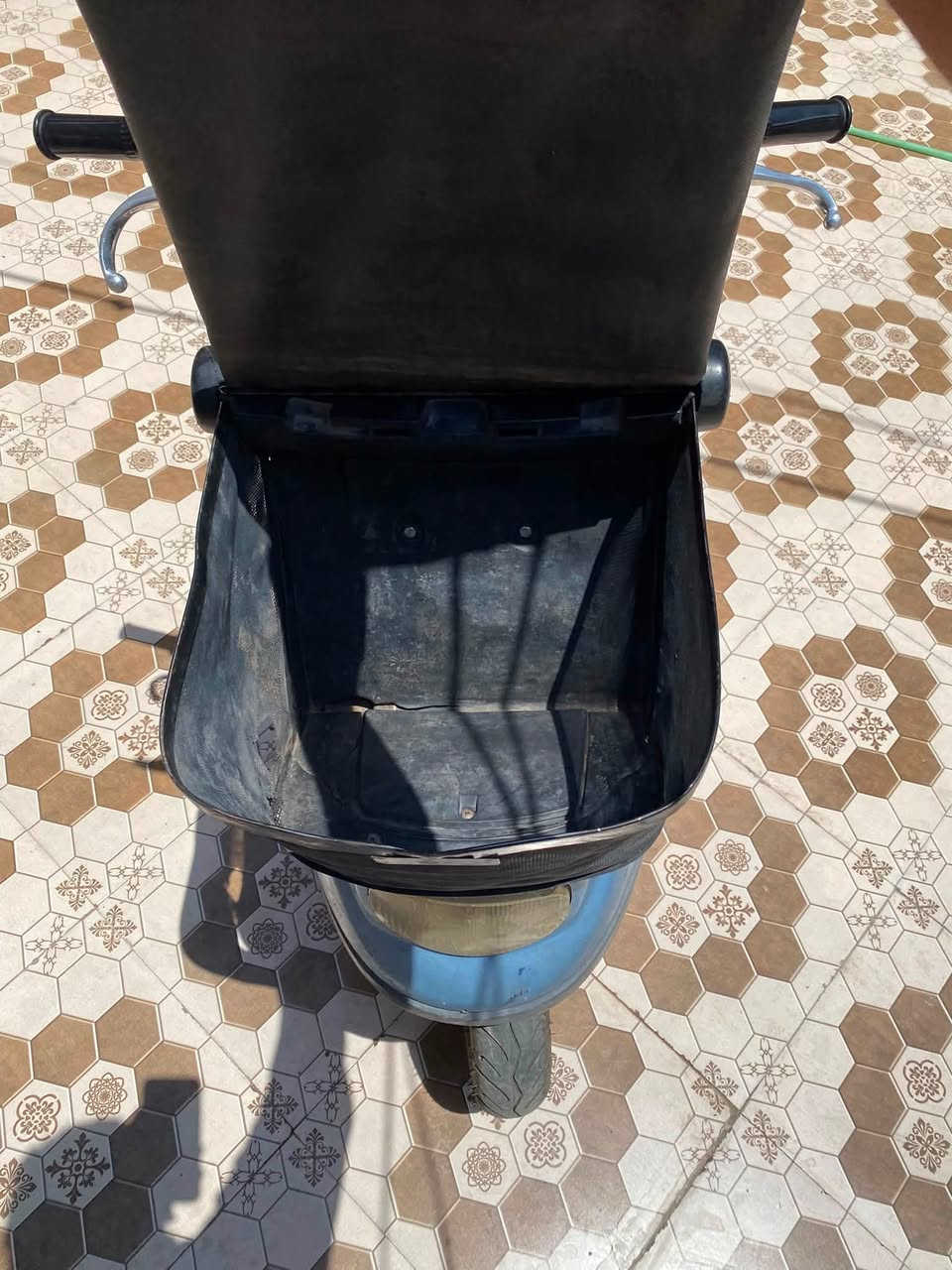 السلام عليكم منغولي ٢٠٠٣ نضيفه شغاله سلف هندر شلعه معدل اشاير كلوب امامي بك لايت كله شغال جوزه جديده سويجين مفتوحه على أيدي السعر ٦٥٠ وبيهه مجال مكان كربلاء حي القادسيه نضيفه ومامتعوبه لاستفسار ***********
