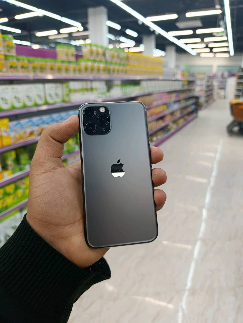 الرمادي الزراعه خلف تربيه بنات .... ايفون 11برو وكاله وكاله نضافه 90/100 تلفون كلش حلو رايده ب 290 و بيه مجال بسيط