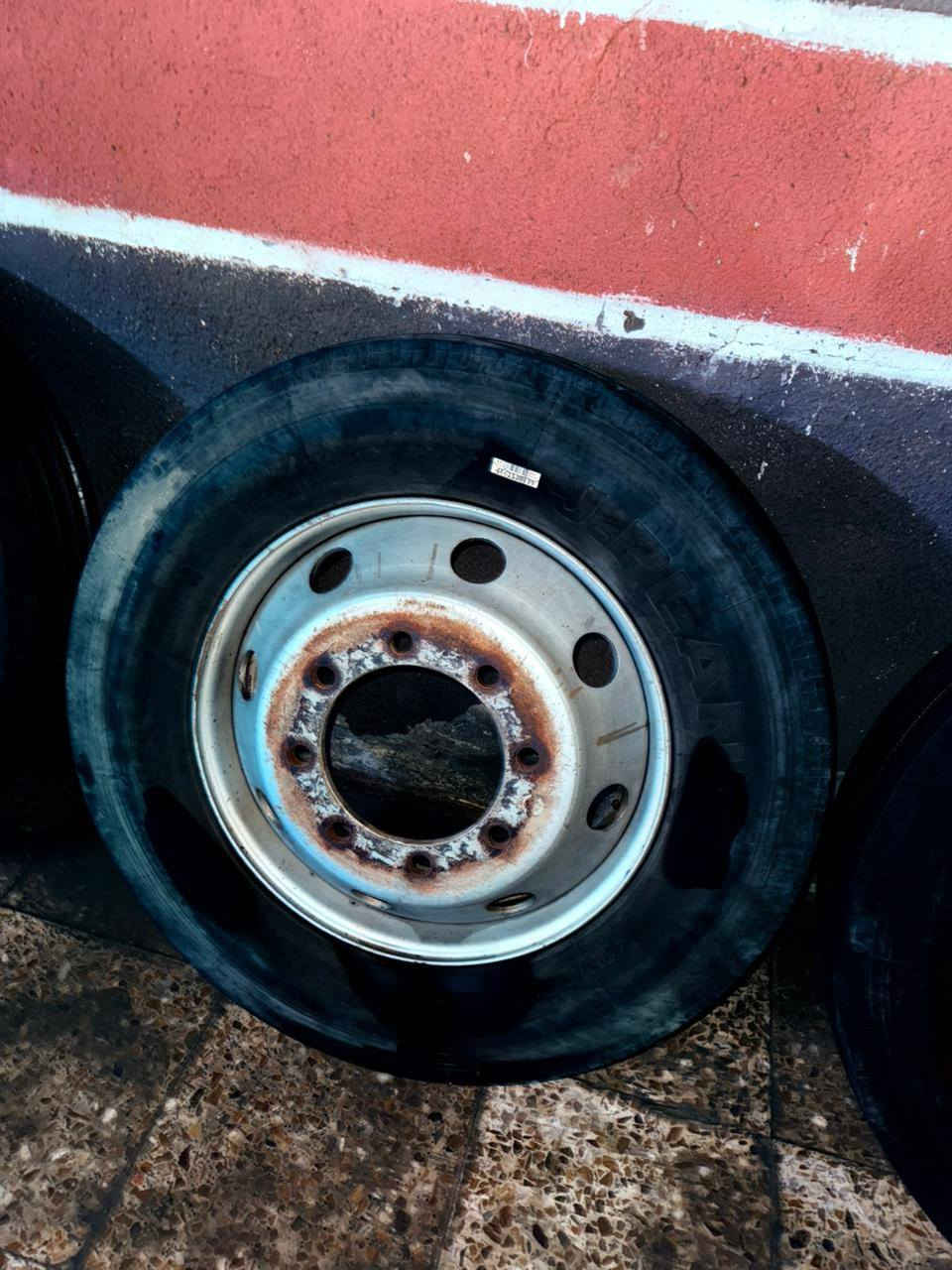 سلام عليكم
وياله مع تايرات عدد ٧ مال اتيكو 
حجم ٢٢ ونص مكاني بغداد جسر ديالى 
***********
