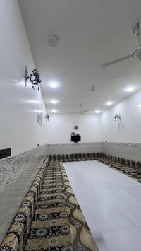 مجمع صلاح • مساحة ٤٠٠م • غرفتين