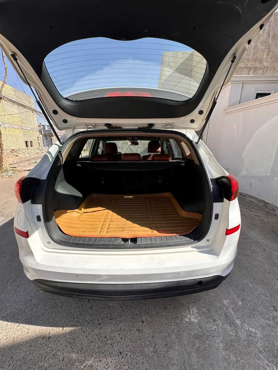 للبيع……
توسان موديل 2019
وارد خليجي 
ماشيه152 الف وقابل للزياده 
مكينه وكير مكفول 
السيارة فول عده فتحت السقف
بيها طخه بسيطه بالبنيد 
السنويه لل 2029
للاستفسار الاتصال على:
***********
