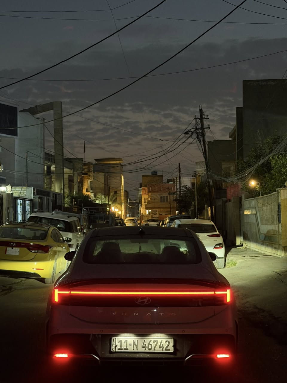 سلام عليكم للبيع هيونداي سوناتا 2024 خليجي محرك 4 سلندر  2.5 DGI  تنفس طبيعي ماشيه 20 الف كيلو . 
السيارة جديدا جدا في حالة الوكاله كفاله عامه عدا شبرين بارد بين الباب والجاملغ الخلفي عكس السائق فقط 
مواصفات السيارة
 فول شاشه متصلة. بانوراما. مقاعد جلد وكهرباء بلكامل .داخل جملي. حساسات امامي خلفي. كامره دوار. دخول. ذكي بصمه تشغيل عن بعد. تبريد لمس .ابل كار . نضام صوتي 9 سماعات. ستائر خلفيه. صندوق ذكي. تبريد قطعتين .ويل حجم 18. إنارات داخليه متغيره. ترحيب بل مري. مري كهربائي. شفتات ستيرن. اوتو هولد .كشافات ضباب وضعيات قياده 5 وبعد بيها هواي مواصفات 
السيارةبلحقيقة احلى بهواي ونضيفة وجديدا جدا بانزين فقط محسن دهن فقط بل وكاله والسيارة استخدم شخصي فقط على ايدي من الوكاله .السيارة رقم بغداد ومكانها بغدادصليخ 

السعر 235 وبي مجال بسيط . 
للتواصل رسائل على الواتساب فقط 
***********
