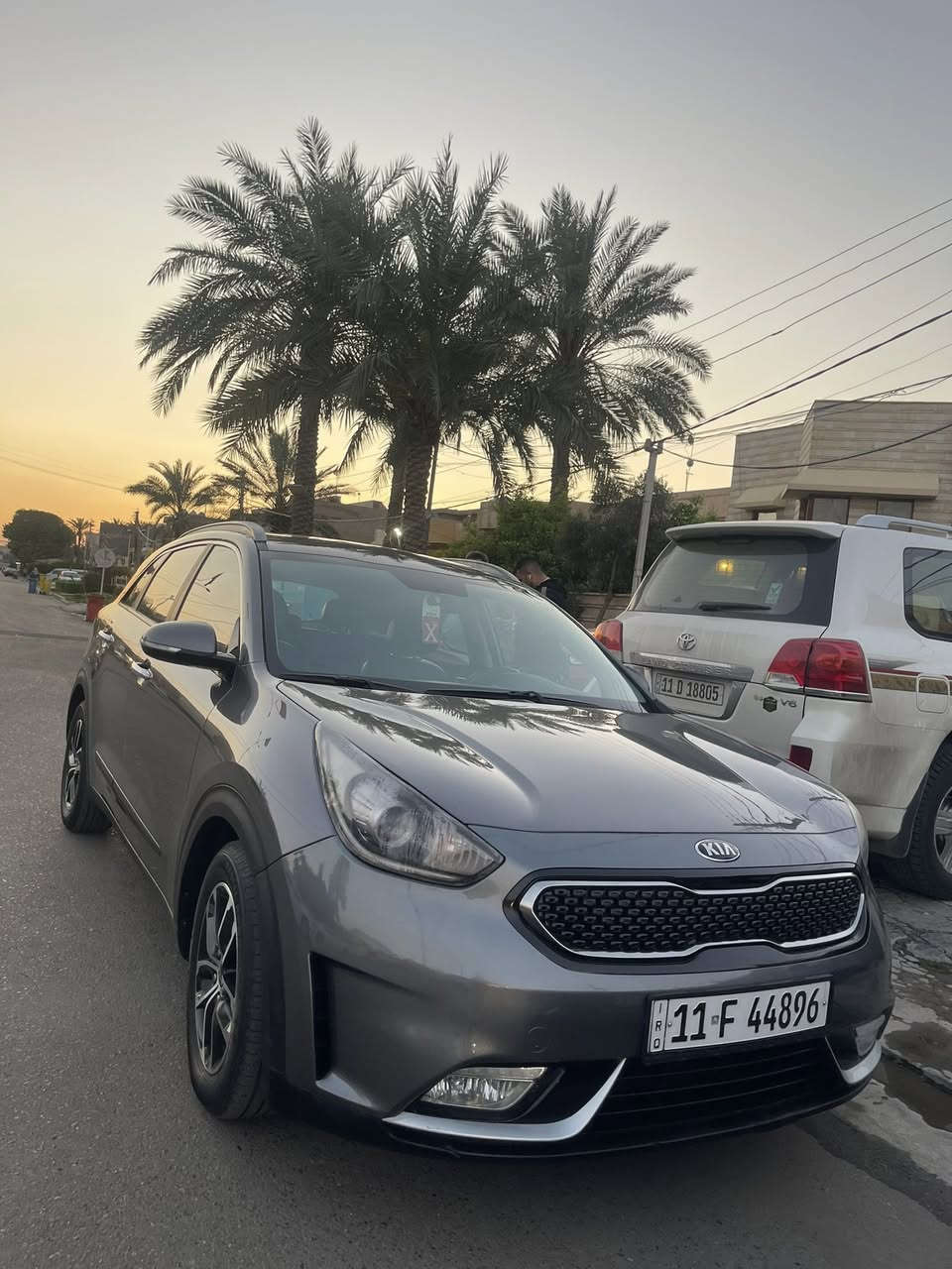 السلام عليكم كيا نيرو 2018 هايبرد وبانزين  فول مواصفات بيها باب عكس السايق مصبوغ فقط اثر جراد كشنات تدفئه وتبريد وجلد وبصمه وتحكمات وشااشه جبيره مكانها بغداد السيديه سعرها 124 وبيها مجال 
***********
