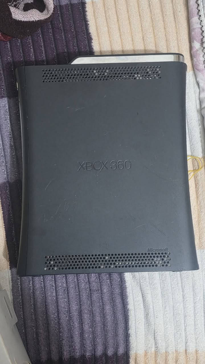 السلام عليكم اكس بوكس 360مهكر بي ٥ ألعاب فورزه وبيس ١٥ وفيفا جهاز حلو كامل ملحقات سعره ٧٠ الف وبي مجال يده وحده مكاني بغداد السيديه تقاطع درويش المعالف وهاذ رقمي ***********
