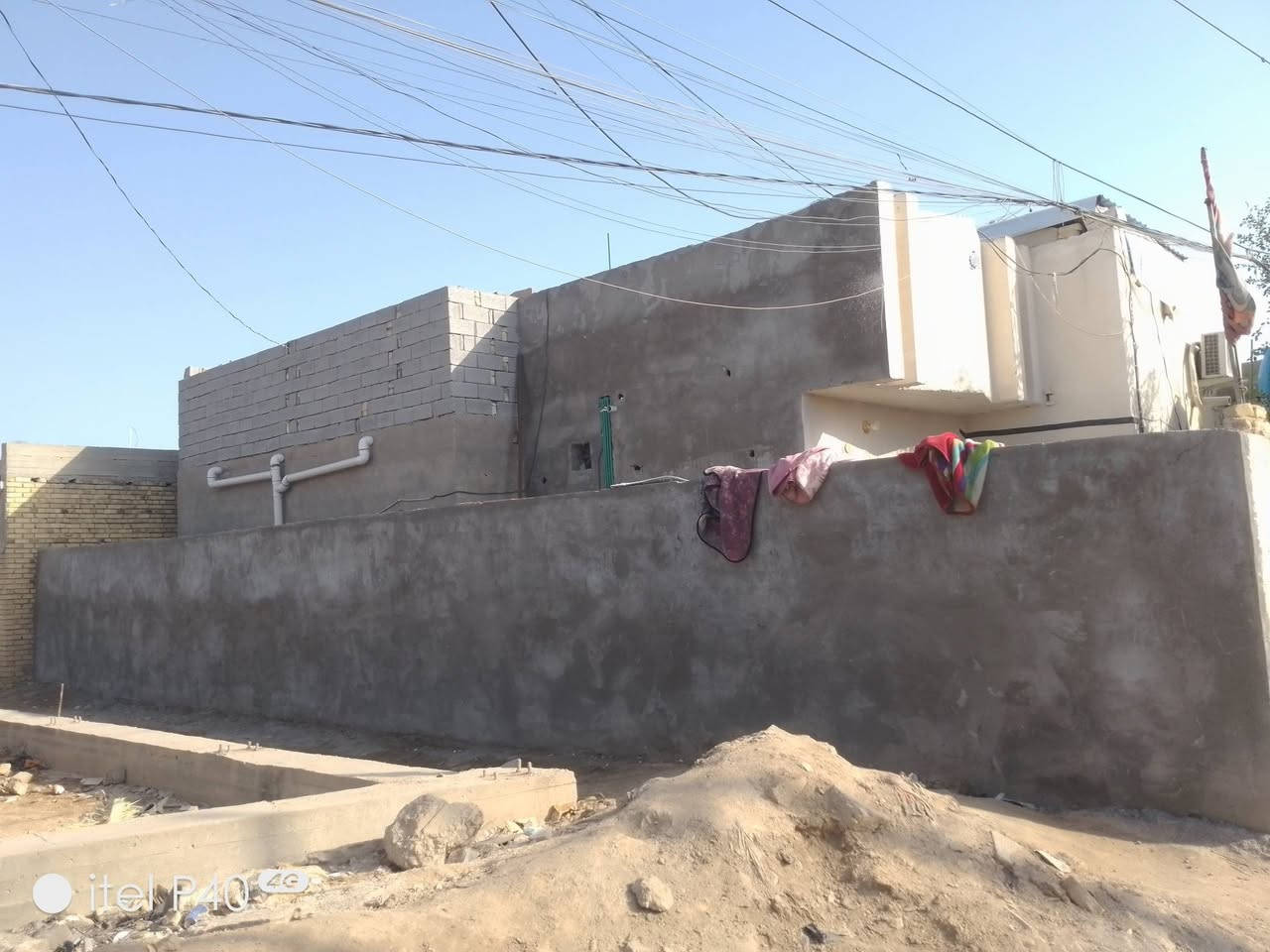 بيت زراعي للبيع منطقت رمثان يبعد عن الشارع العام ميتين متر يحتوي عله إثنين غرف نوم وصاله ومطبخ ودياونيه الاستفسار ***********
